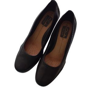 CLARKS | Artisan Slip-On Black Leather Dress Shoes | 7M